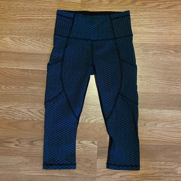 Lululemon Outrun Crop Leggings - Picture 5 of 10